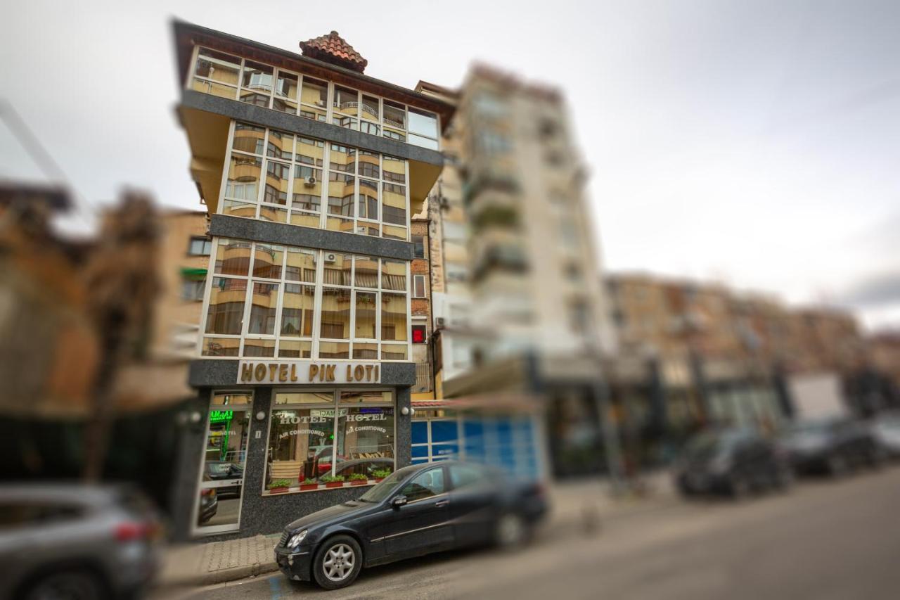 Hotel Pik Loti Tirana Exterior photo