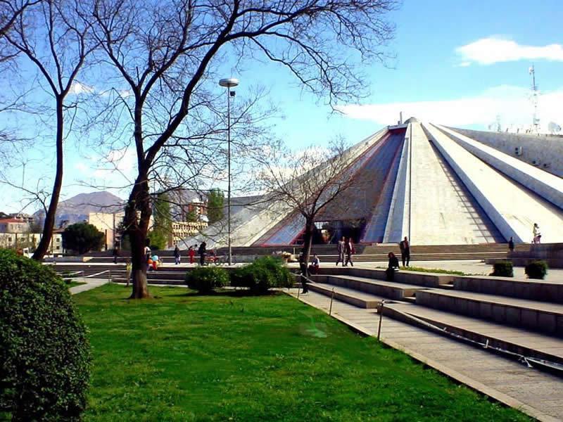 Hotel Pik Loti Tirana Exterior photo