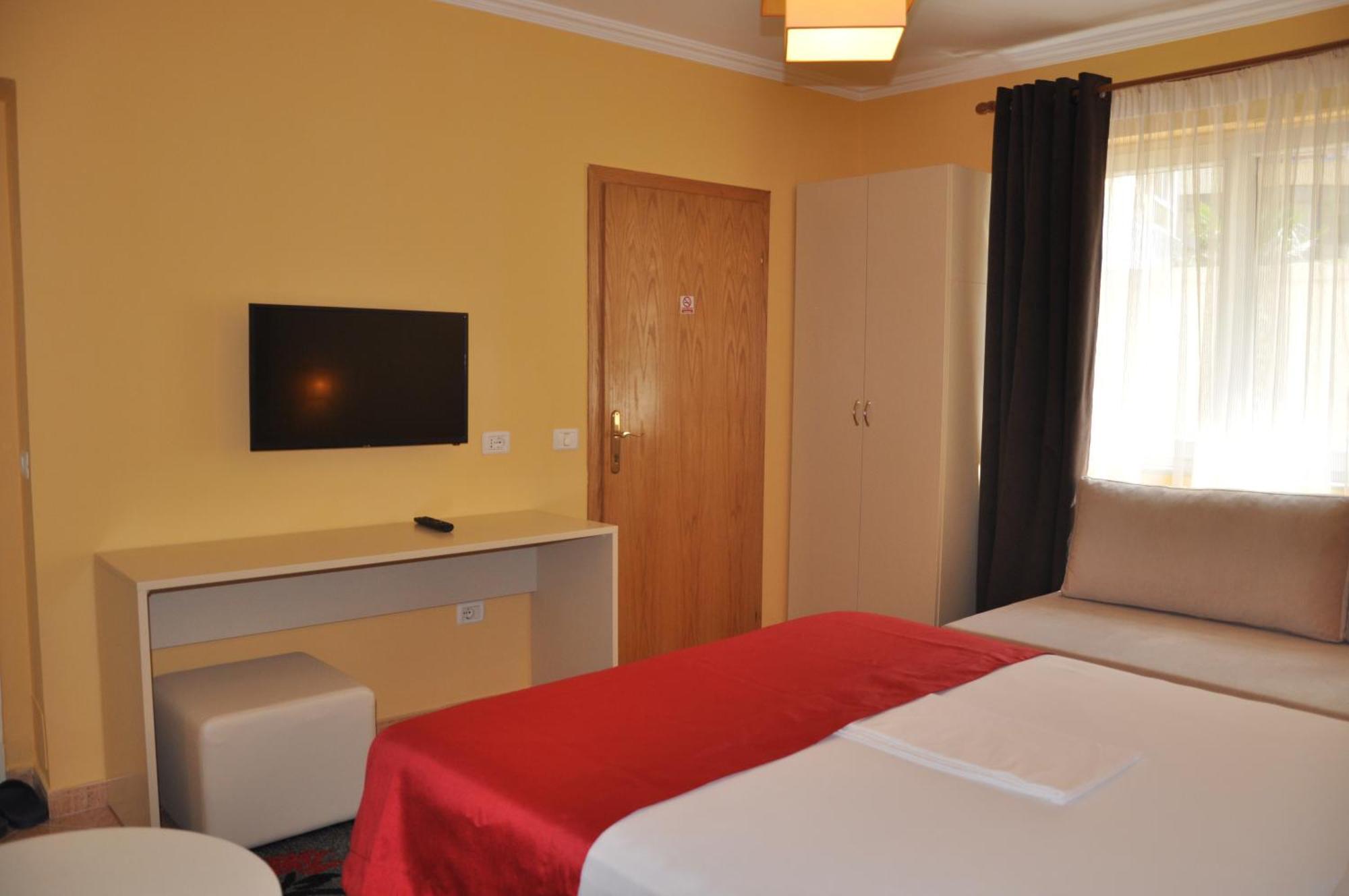 Hotel Pik Loti Tirana Room photo