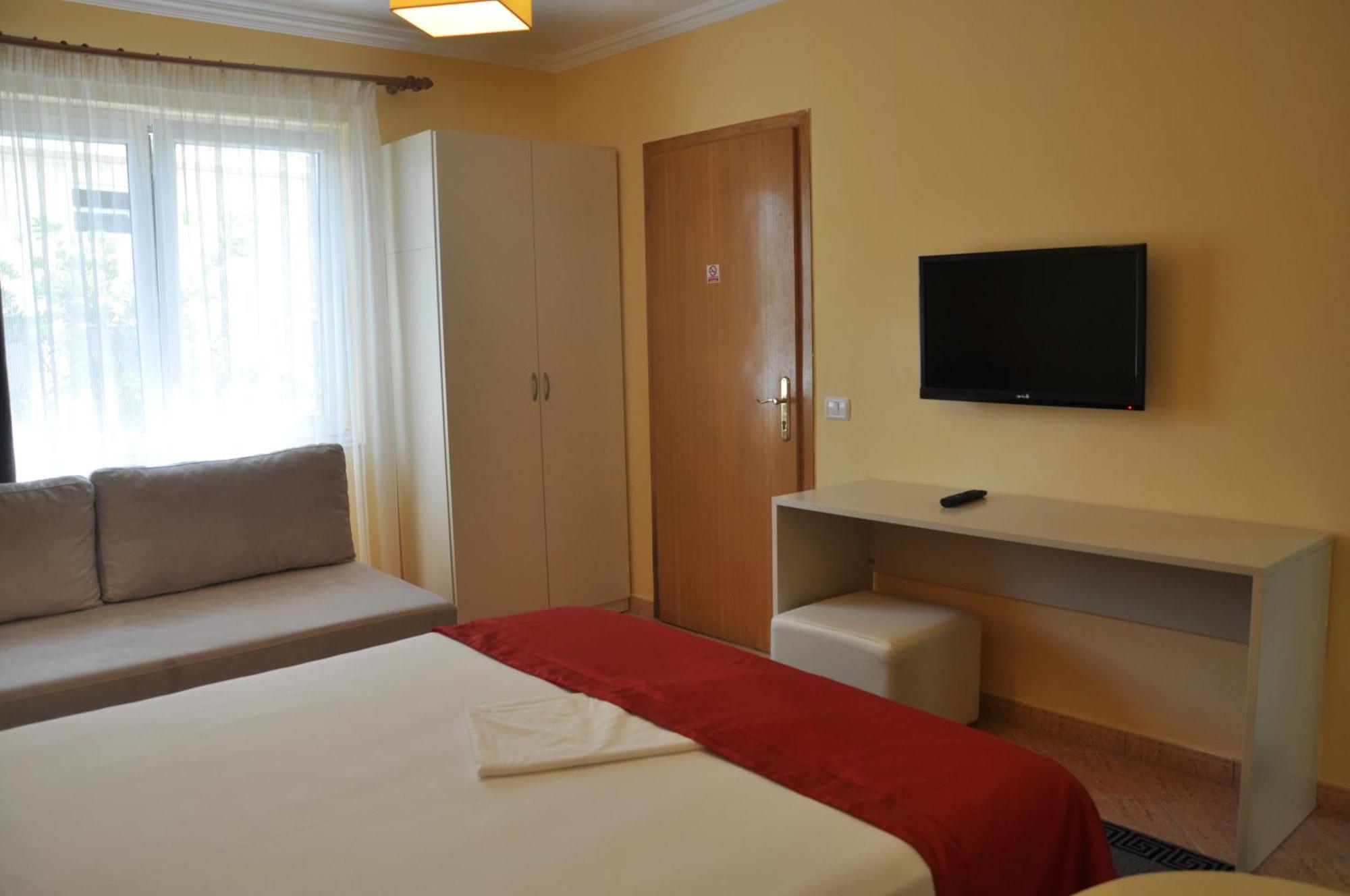 Hotel Pik Loti Tirana Room photo